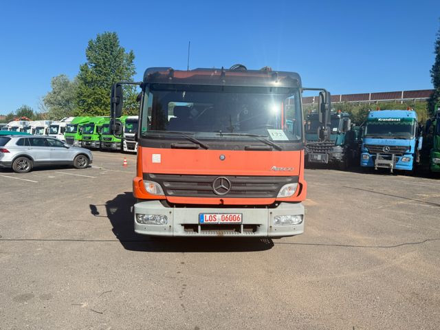 Mercedes-Benz Atego 1223 mit Kran MKG HLK 76 - Bortu kravas automašīna/ Platforma, Kravas auto ar manipulatoru: foto 1 Mercedes-Benz Atego 1223 mit Kran MKG HLK 76 - Bortu kravas automašīna/ Platforma, Kravas auto ar manipulatoru: foto 1