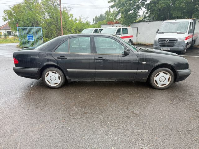 Mercedes-Benz E 200 - Sedans: foto 5 Mercedes-Benz E 200 - Sedans: foto 5