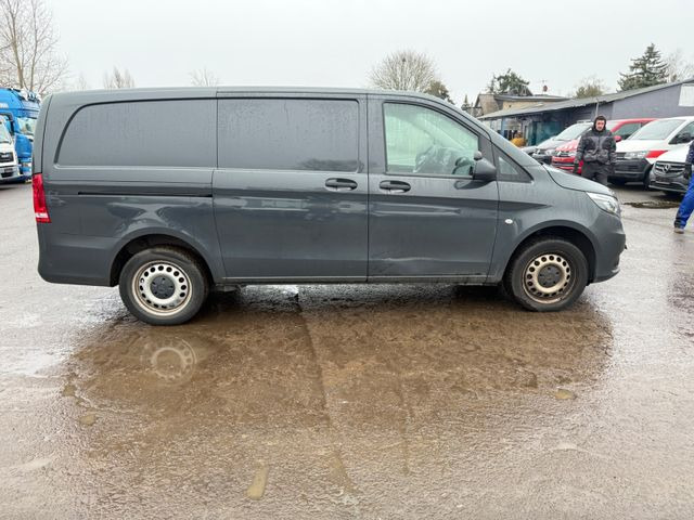 Mercedes-Benz Vito Kasten 119 4x4 Lang Motorschaden - Mazs furgons: foto 5 Mercedes-Benz Vito Kasten 119 4x4 Lang Motorschaden - Mazs furgons: foto 5