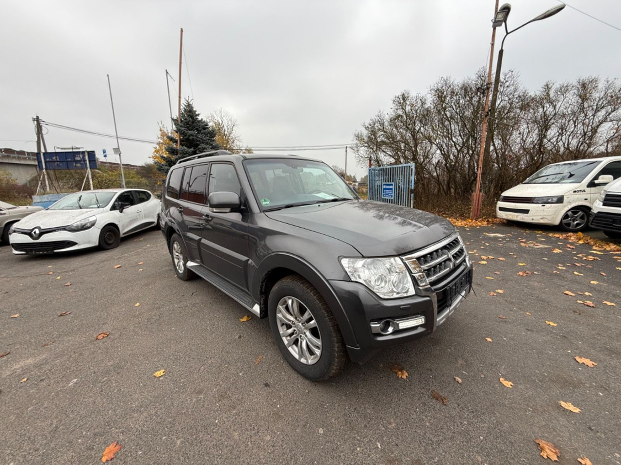 Mitsubishi Pajero 3,2 DI-D Edition 100 - SUV: foto 2 Mitsubishi Pajero 3,2 DI-D Edition 100 - SUV: foto 2