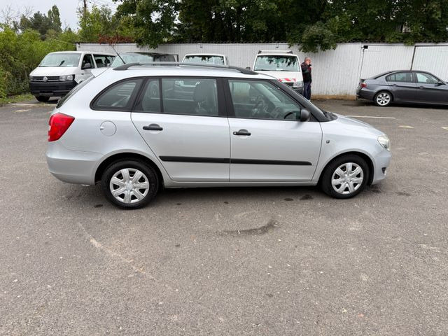 Skoda Fabia Combi Cool Edition - Universālis: foto 4 Skoda Fabia Combi Cool Edition - Universālis: foto 4