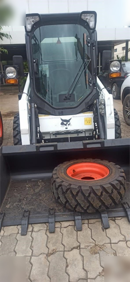 BOBCAT S450 - Kompaktiekrāvējs: foto 4 BOBCAT S450 - Kompaktiekrāvējs: foto 4