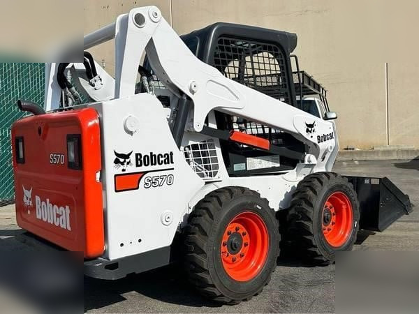 BOBCAT S590 - Kompaktiekrāvējs: foto 2 BOBCAT S590 - Kompaktiekrāvējs: foto 2