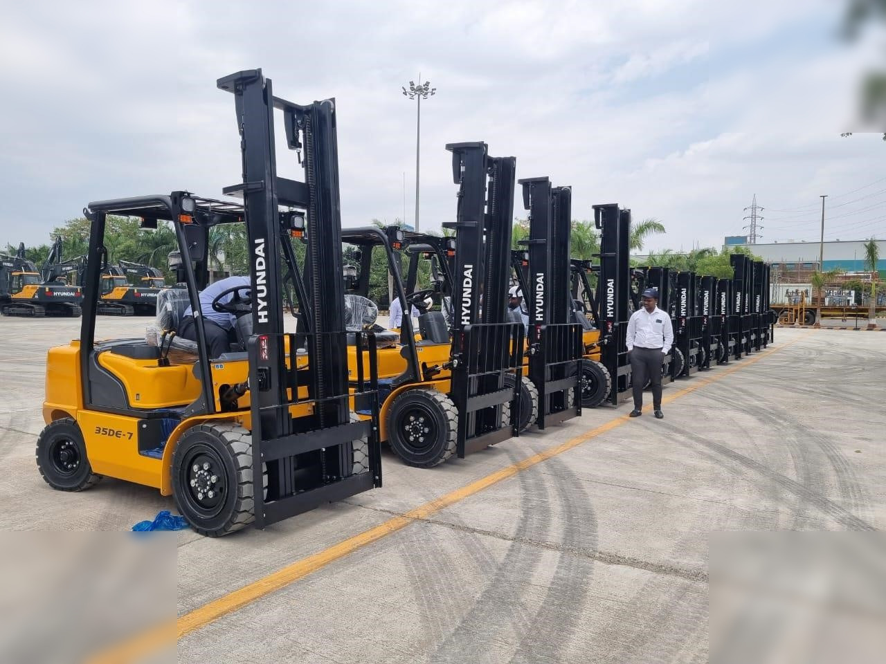 HYUNDAI 35DE-7 - Autokrāvējs: foto 5 HYUNDAI 35DE-7 - Autokrāvējs: foto 5