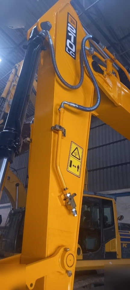Jaunā Kāpurķēžu ekskavators JCB JS210 LC: foto 6