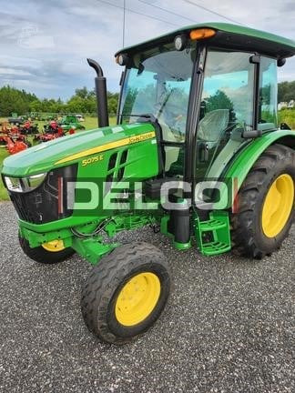 JOHN DEERE 5075E - Traktors: foto 2 JOHN DEERE 5075E - Traktors: foto 2