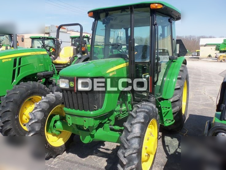 JOHN DEERE 5075E - Traktors: foto 1 JOHN DEERE 5075E - Traktors: foto 1