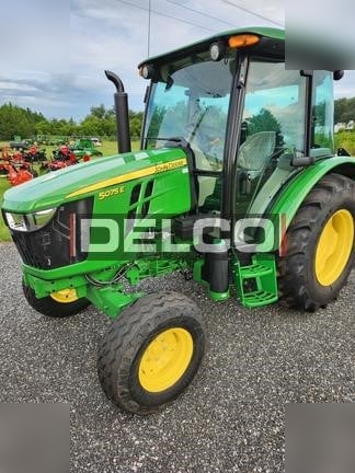 JOHN DEERE 5075E - Traktors: foto 3 JOHN DEERE 5075E - Traktors: foto 3