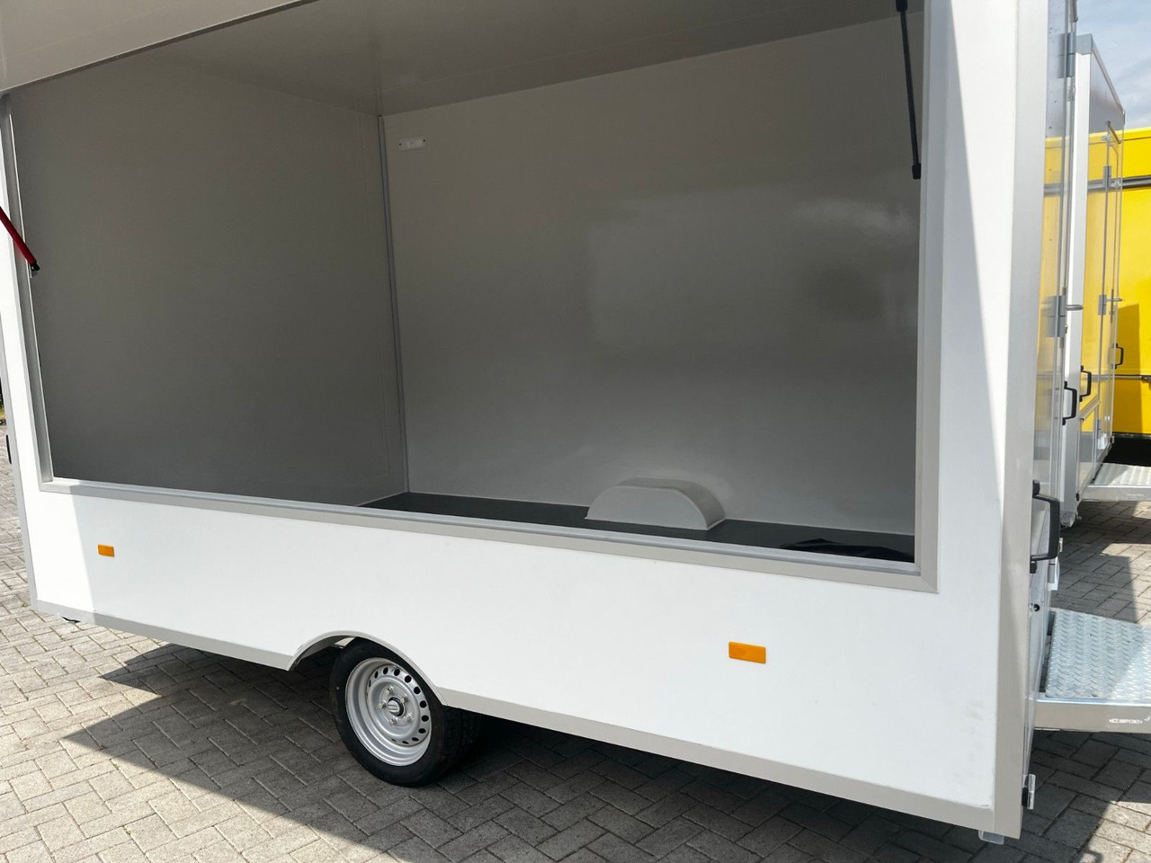 Esselmann Sandwichanhänger Verkaufsanhänger leer - Tirdzniecības piekabe: foto 3 Esselmann Sandwichanhänger Verkaufsanhänger leer - Tirdzniecības piekabe: foto 3