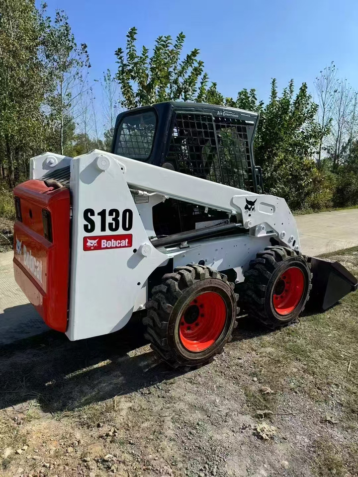 Bobcat S130 - Kompaktiekrāvējs: foto 1 Bobcat S130 - Kompaktiekrāvējs: foto 1