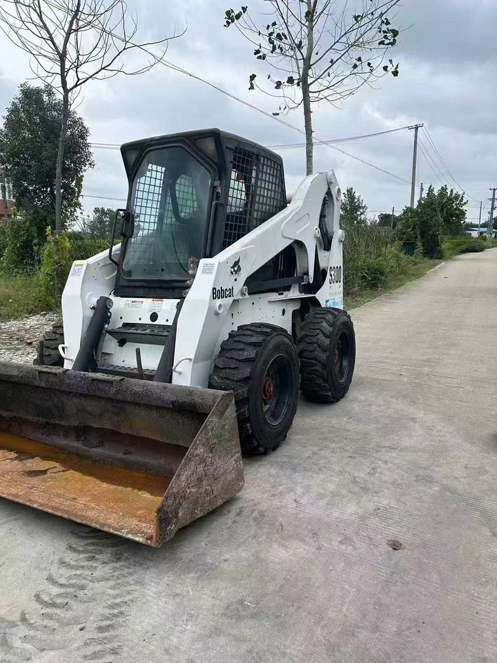 Bobcat S300 - Kompaktiekrāvējs: foto 4 Bobcat S300 - Kompaktiekrāvējs: foto 4
