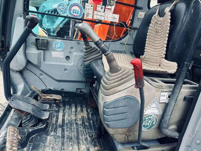 Hitachi EX60 - Kāpurķēžu ekskavators: foto 4 Hitachi EX60 - Kāpurķēžu ekskavators: foto 4