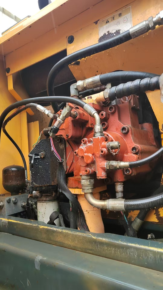 Hyundai 210 - Riteņu ekskavators: foto 4 Hyundai 210 - Riteņu ekskavators: foto 4