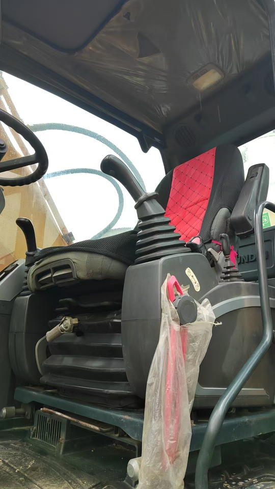 Hyundai 210 - Riteņu ekskavators: foto 3 Hyundai 210 - Riteņu ekskavators: foto 3