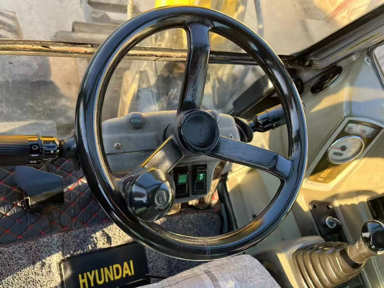 Hyundai 60w-7 - Riteņu ekskavators: foto 4 Hyundai 60w-7 - Riteņu ekskavators: foto 4