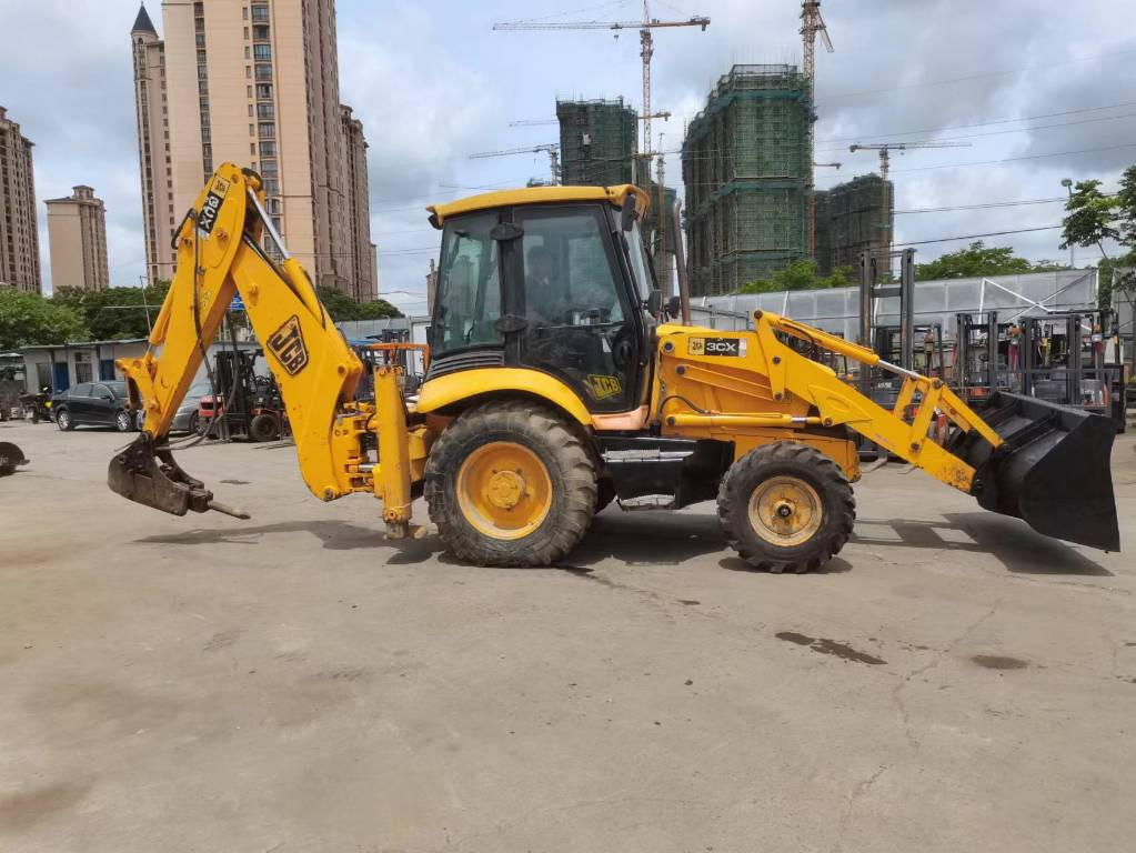 JCB 3CX - Ekskavators-iekrāvējs: foto 1 JCB 3CX - Ekskavators-iekrāvējs: foto 1