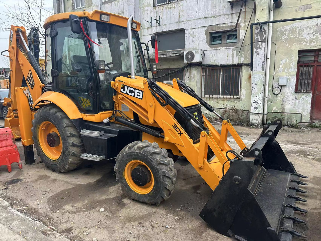 JCB 3CX - Ekskavators-iekrāvējs: foto 3 JCB 3CX - Ekskavators-iekrāvējs: foto 3