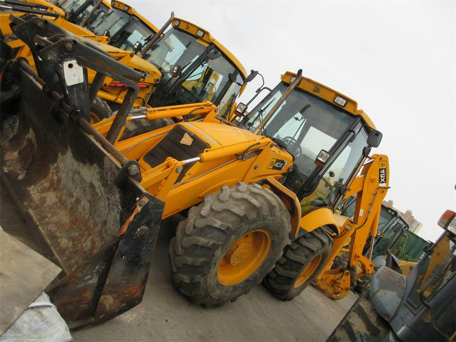 JCB 4CX - Ekskavators-iekrāvējs: foto 1 JCB 4CX - Ekskavators-iekrāvējs: foto 1