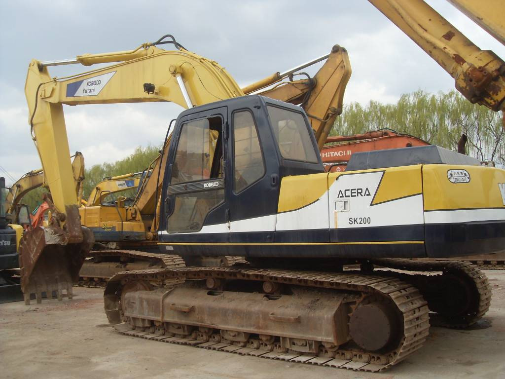 Kobelco SK200-6 - Kāpurķēžu ekskavators: foto 1 Kobelco SK200-6 - Kāpurķēžu ekskavators: foto 1