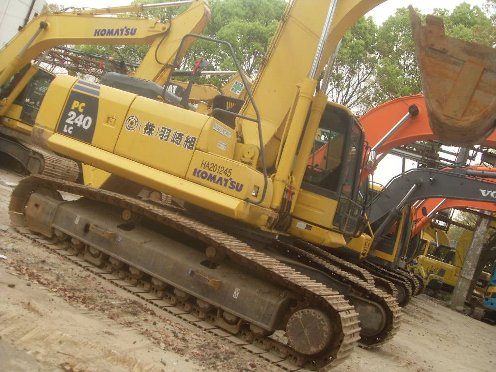 Komatsu PC240 - Kāpurķēžu ekskavators: foto 1 Komatsu PC240 - Kāpurķēžu ekskavators: foto 1