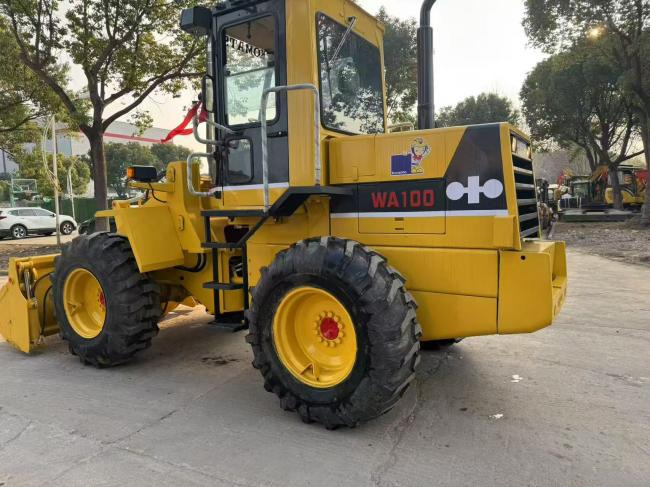 Komatsu WA100 - Riteņu iekrāvējs: foto 4 Komatsu WA100 - Riteņu iekrāvējs: foto 4