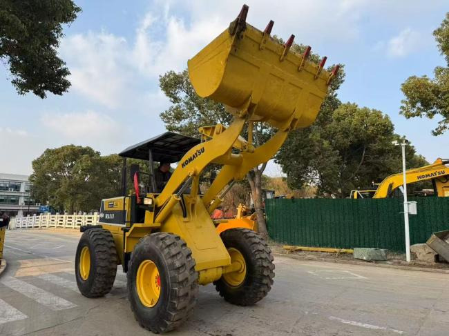 Komatsu WA100 - Riteņu iekrāvējs: foto 2 Komatsu WA100 - Riteņu iekrāvējs: foto 2