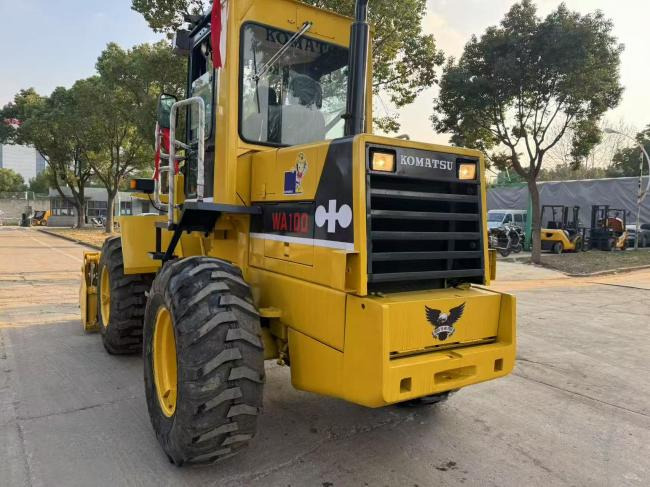 Komatsu WA100 - Riteņu iekrāvējs: foto 5 Komatsu WA100 - Riteņu iekrāvējs: foto 5