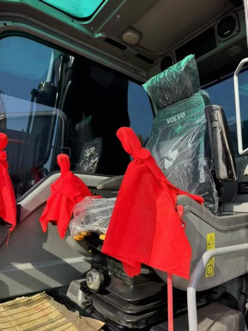 VOLVO EC240 - Kāpurķēžu ekskavators: foto 3 VOLVO EC240 - Kāpurķēžu ekskavators: foto 3