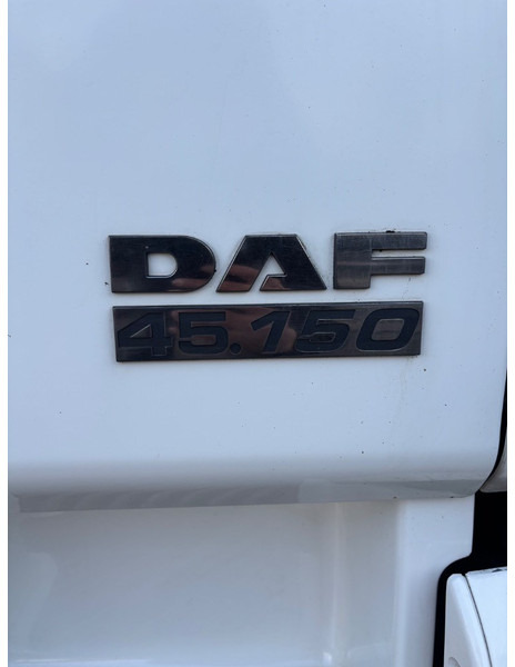 Kravas automašīna dzīvnieku pārvadāšanai DAF LF 45.150 4 paards, laadlift. Horsetruck NL truck: foto 12