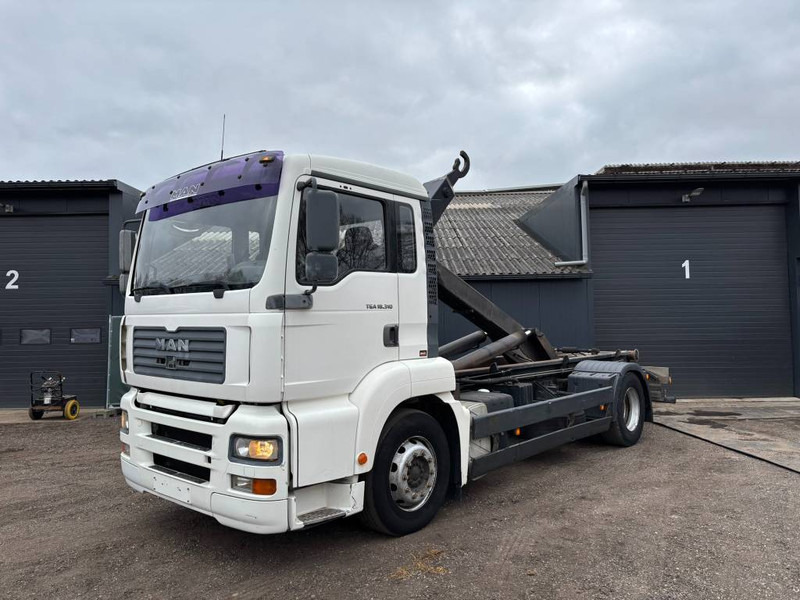 MAN TGA 18.310 haakarm hooklift 4x2 H19F - Pacēlājs ar āķi: foto 1 MAN TGA 18.310 haakarm hooklift 4x2 H19F - Pacēlājs ar āķi: foto 1