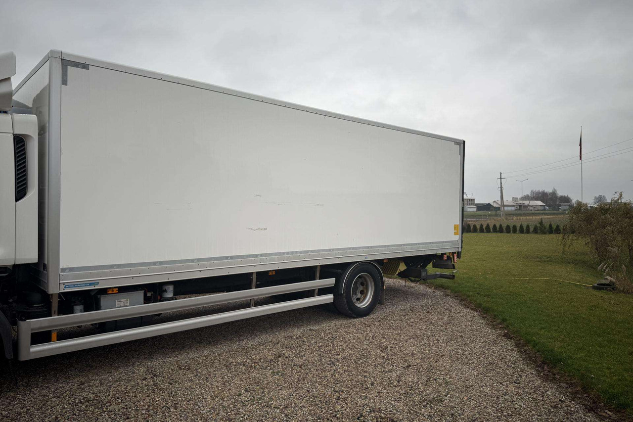 Volvo Kėbulas - Kravas automašīna ar slēgto virsbūvi: foto 1 Volvo Kėbulas - Kravas automašīna ar slēgto virsbūvi: foto 1