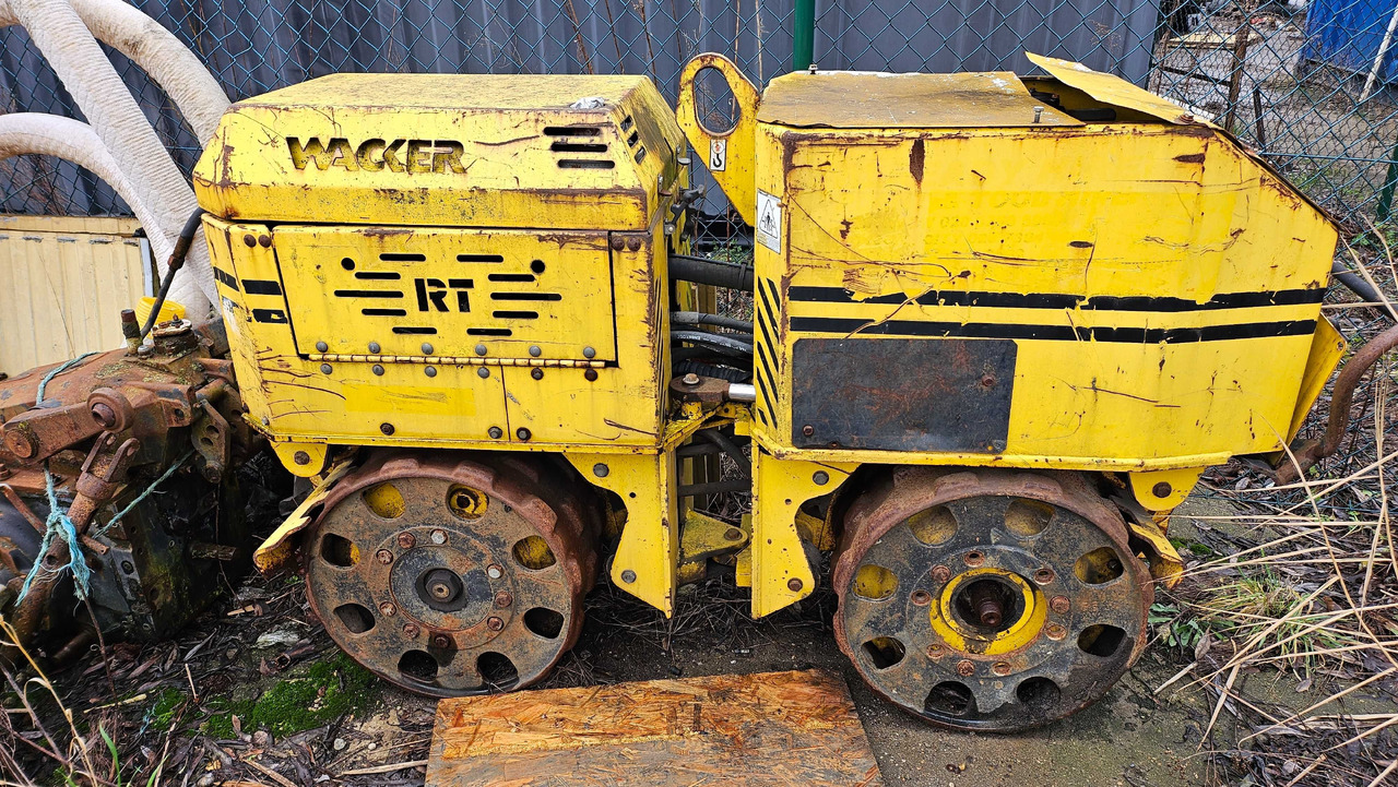 Walec WACKER RT820 silnik kręci ale nie odpala - Mini-veltnis: foto 1 Walec WACKER RT820 silnik kręci ale nie odpala - Mini-veltnis: foto 1