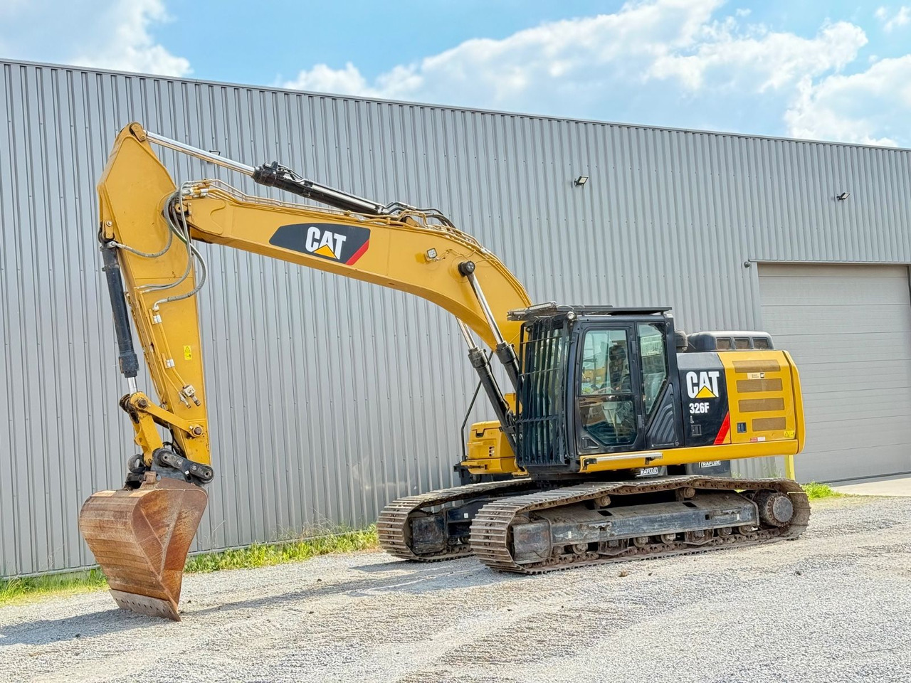 CAT 326FL - Kāpurķēžu ekskavators: foto 2 CAT 326FL - Kāpurķēžu ekskavators: foto 2