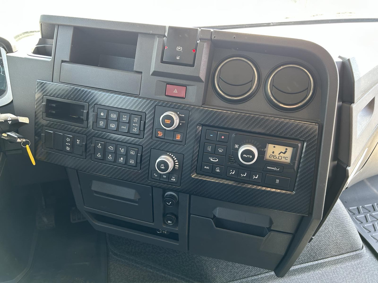 Vilcējs Renault T520: foto 12