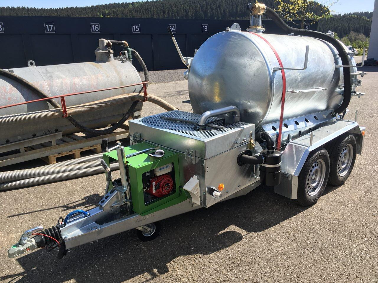 M-Vac 1,8m³ *Kippbar* Vakuum-Saugsystem / Saugfass / Sauganhänger / Saughänger M-Vac Reinigungskit - Asenizācijas mašīna: foto 4 M-Vac 1,8m³ *Kippbar* Vakuum-Saugsystem / Saugfass / Sauganhänger / Saughänger M-Vac Reinigungskit - Asenizācijas mašīna: foto 4