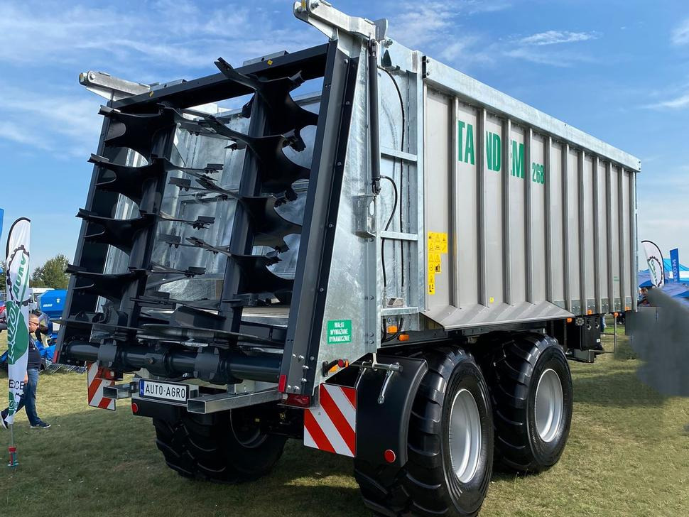 Auto-Agro Miststreuer / Manure spreader / Epandeur à fumier / Rimorchio spandiconcime / Разбрасыватель органических удобрений / Rozrzutnik obornika Tandem N268 - Organisko mēslu izkliedētājs: foto 1 Auto-Agro Miststreuer / Manure spreader / Epandeur à fumier / Rimorchio spandiconcime / Разбрасыватель органических удобрений / Rozrzutnik obornika Tandem N268 - Organisko mēslu izkliedētājs: foto 1