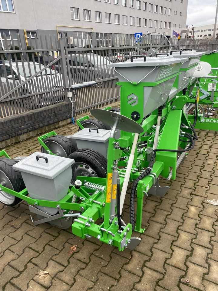 BOMET Precision seeder / Semoir de précision / Siewnik punktowy - Precīzās izsējas sējmašīna: foto 1 BOMET Precision seeder / Semoir de précision / Siewnik punktowy - Precīzās izsējas sējmašīna: foto 1