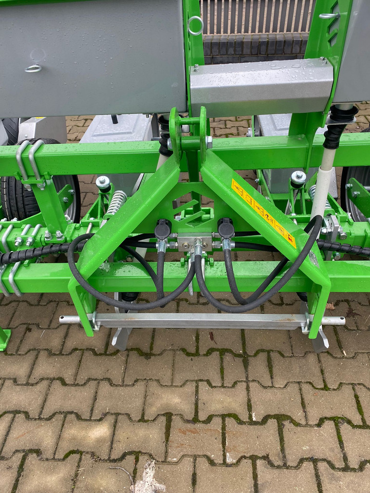 BOMET Precision seeder / Semoir de précision / Siewnik punktowy - Precīzās izsējas sējmašīna: foto 3 BOMET Precision seeder / Semoir de précision / Siewnik punktowy - Precīzās izsējas sējmašīna: foto 3