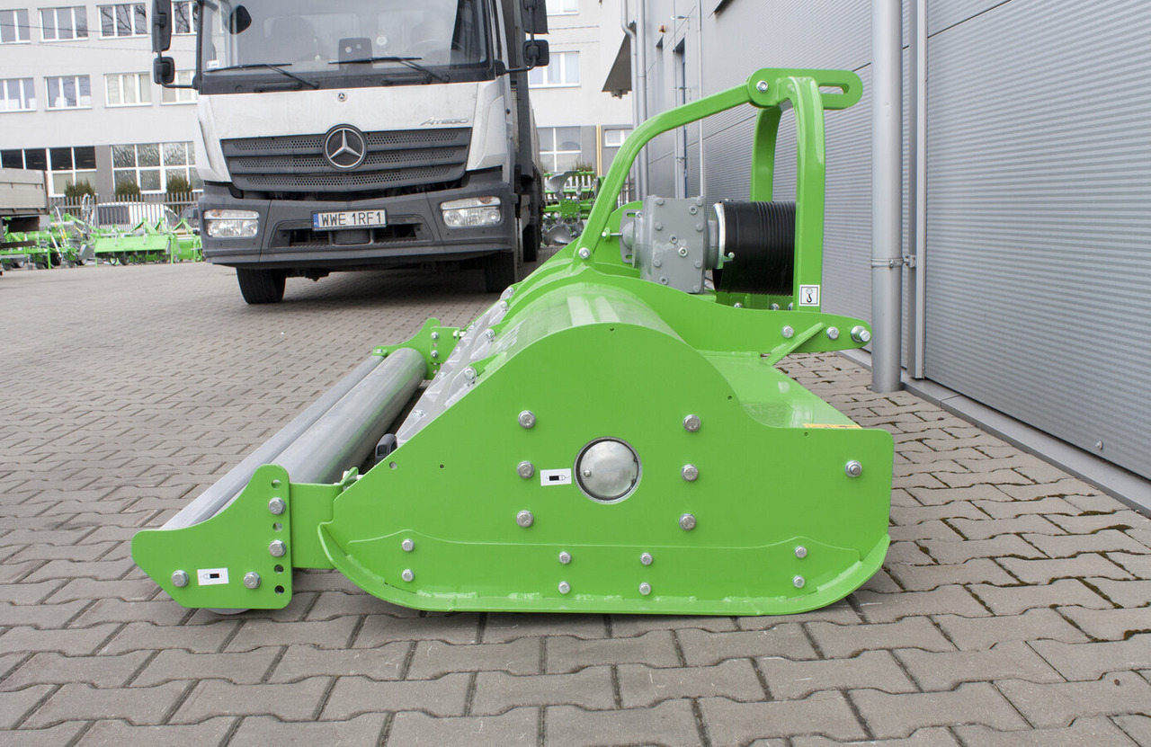 BOMET Schlegelmäher / Flail mower / Faucheuse à fléaux / Kosiarka bijakowa 2,8 m - Pļaujmašīna-smalcinātājs: foto 5 BOMET Schlegelmäher / Flail mower / Faucheuse à fléaux / Kosiarka bijakowa 2,8 m - Pļaujmašīna-smalcinātājs: foto 5