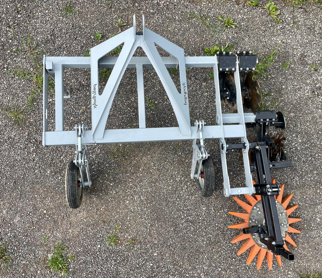 Berrypark Roll- und Fingerhacke / Orchard Weeder / Sarcleuse arboricole / Pielnik sadowniczy - Kultivators: foto 4 Berrypark Roll- und Fingerhacke / Orchard Weeder / Sarcleuse arboricole / Pielnik sadowniczy - Kultivators: foto 4