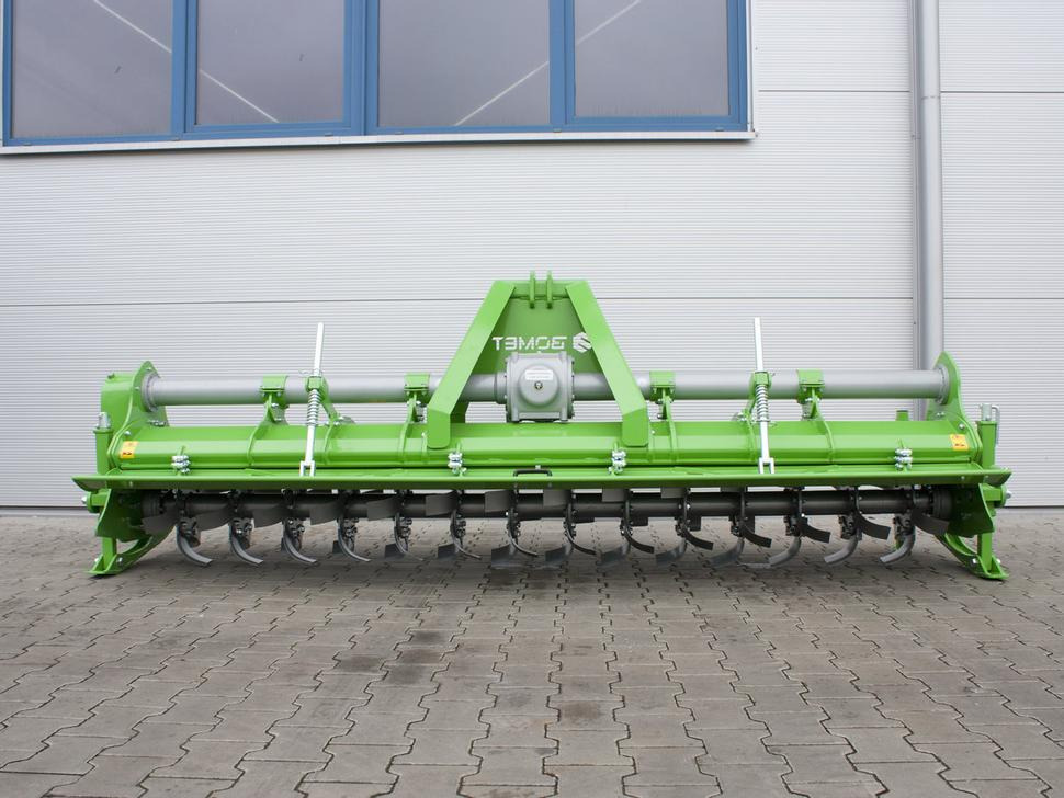 Bomet Bodenfräsen / Rotary tiller / Rotavator / Vangatrice / Desgarrador / Роторный культиватор / Glebogryzarka 3 m - Zemes frēze: foto 2 Bomet Bodenfräsen / Rotary tiller / Rotavator / Vangatrice / Desgarrador / Роторный культиватор / Glebogryzarka 3 m - Zemes frēze: foto 2