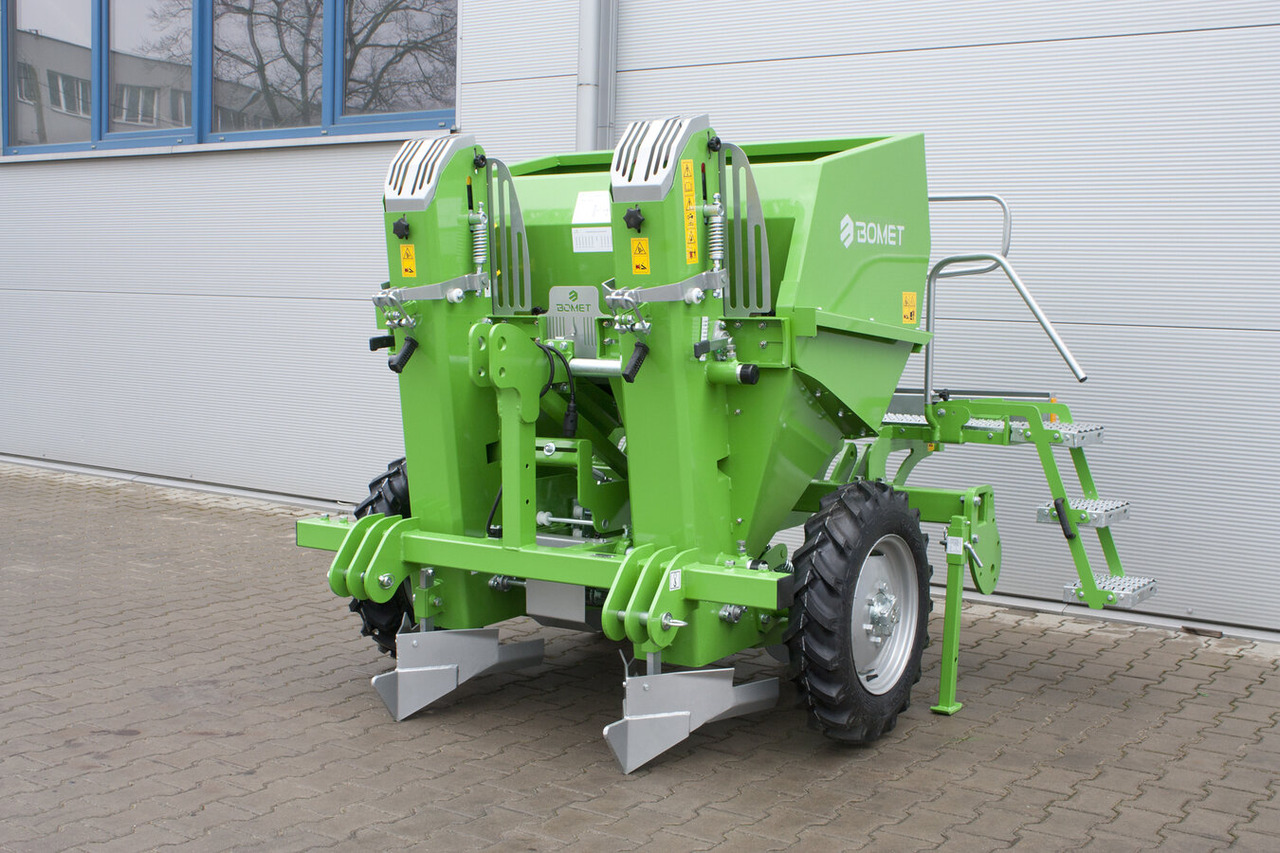 Bomet Kartoffelpflanzmaschine / Potato planter / Planteuse de pomme de terre / Piantapatate / Sadzarka ziemniaków - Kartupeļu stādāmā mašīna: foto 1 Bomet Kartoffelpflanzmaschine / Potato planter / Planteuse de pomme de terre / Piantapatate / Sadzarka ziemniaków - Kartupeļu stādāmā mašīna: foto 1