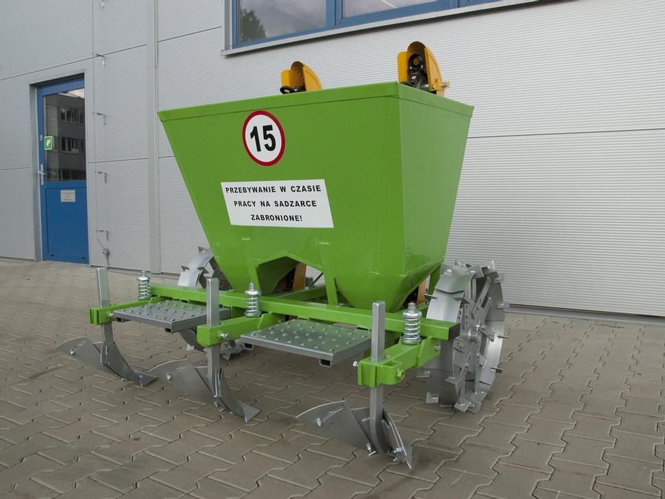 Bomet Kartoffelpflanzmaschine / Potato planter / Planteuse de pomme de terre / Piantapatate / Sadzarka ziemniaków - Kartupeļu stādāmā mašīna: foto 2 Bomet Kartoffelpflanzmaschine / Potato planter / Planteuse de pomme de terre / Piantapatate / Sadzarka ziemniaków - Kartupeļu stādāmā mašīna: foto 2