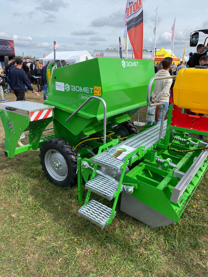 Bomet Kartoffelpflanzmaschine / Potato planter / Planteuse de pomme de terre / Piantapatate / Sadzarka ziemniaków - Kartupeļu stādāmā mašīna: foto 4 Bomet Kartoffelpflanzmaschine / Potato planter / Planteuse de pomme de terre / Piantapatate / Sadzarka ziemniaków - Kartupeļu stādāmā mašīna: foto 4