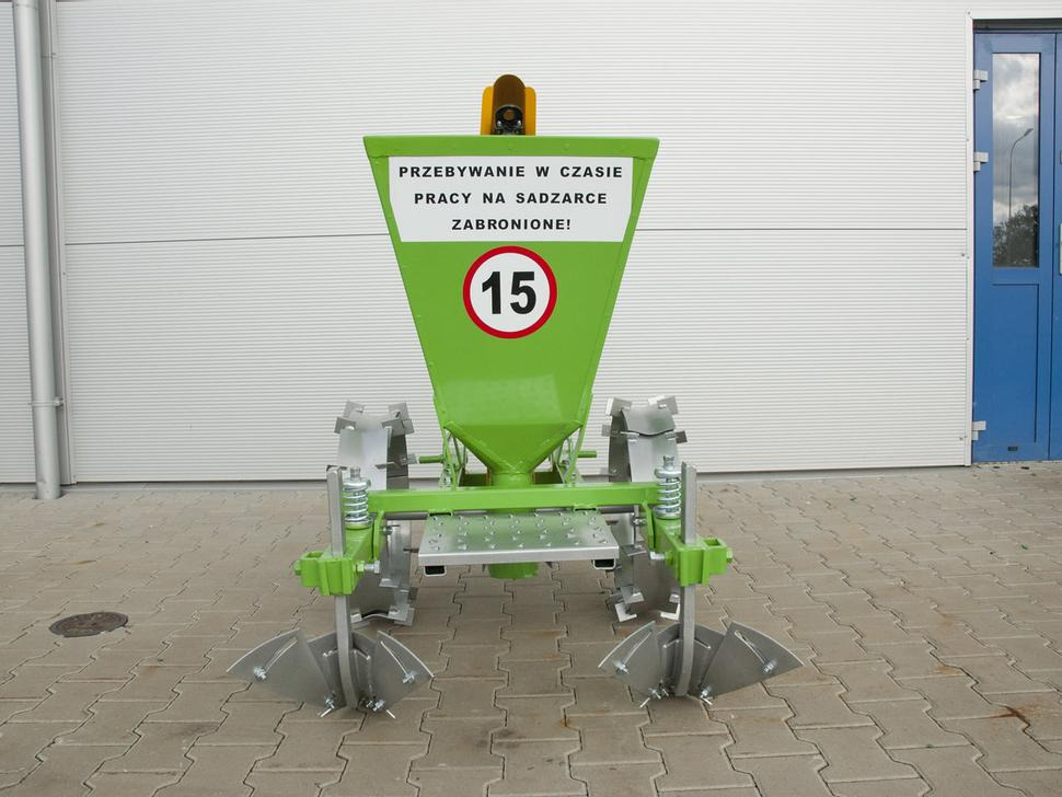 Bomet Kartoffelpflanzmaschine / Potato planter / Planteuse de pomme de terre / Piantapatate / Sadzarka ziemniaków - Kartupeļu stādāmā mašīna: foto 2 Bomet Kartoffelpflanzmaschine / Potato planter / Planteuse de pomme de terre / Piantapatate / Sadzarka ziemniaków - Kartupeļu stādāmā mašīna: foto 2