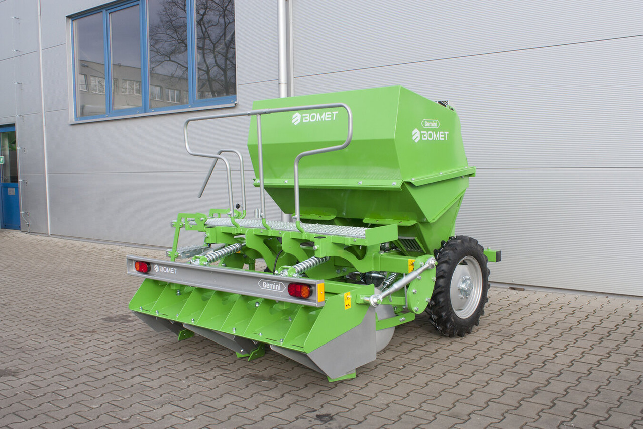 Bomet Kartoffelpflanzmaschine / Potato planter / Planteuse de pomme de terre / Piantapatate / Sadzarka ziemniaków - Kartupeļu stādāmā mašīna: foto 3 Bomet Kartoffelpflanzmaschine / Potato planter / Planteuse de pomme de terre / Piantapatate / Sadzarka ziemniaków - Kartupeļu stādāmā mašīna: foto 3