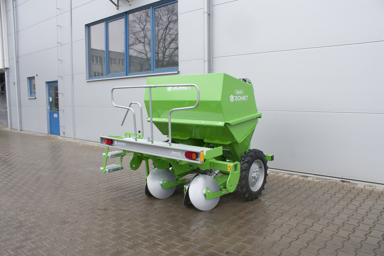 Bomet Kartoffelpflanzmaschine / Potato planter / Planteuse de pomme de terre / Piantapatate / Sadzarka ziemniaków - Kartupeļu stādāmā mašīna: foto 2 Bomet Kartoffelpflanzmaschine / Potato planter / Planteuse de pomme de terre / Piantapatate / Sadzarka ziemniaków - Kartupeļu stādāmā mašīna: foto 2