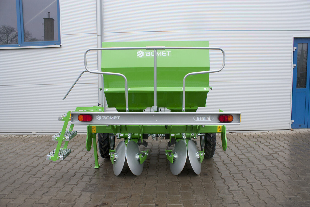 Bomet Kartoffelpflanzmaschine / Potato planter / Planteuse de pomme de terre / Piantapatate / Sadzarka ziemniaków - Kartupeļu stādāmā mašīna: foto 5 Bomet Kartoffelpflanzmaschine / Potato planter / Planteuse de pomme de terre / Piantapatate / Sadzarka ziemniaków - Kartupeļu stādāmā mašīna: foto 5