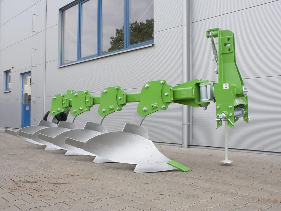 Bomet Pflüge / Single-beam plow / Charrue mono-poutre / Aratro / Плуг / Pług jednobelkowy Libra 3+1 - Arkls: foto 1 Bomet Pflüge / Single-beam plow / Charrue mono-poutre / Aratro / Плуг / Pług jednobelkowy Libra 3+1 - Arkls: foto 1