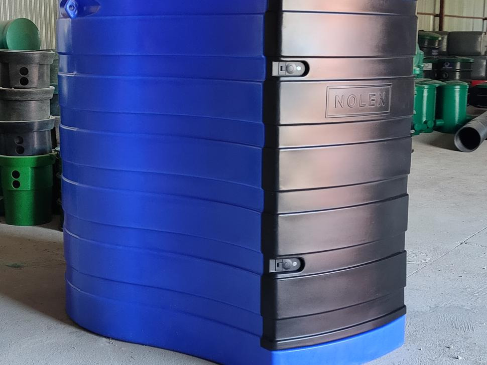 DC AdBlue-Behälter / AdBlue tank / Cuve à AdBlue / Serbatoio / Depósito / Бак для AdBlue / Zbiornik AdBlue 1500 l - Uzglabāšanas tvertne: foto 2 DC AdBlue-Behälter / AdBlue tank / Cuve à AdBlue / Serbatoio / Depósito / Бак для AdBlue / Zbiornik AdBlue 1500 l - Uzglabāšanas tvertne: foto 2
